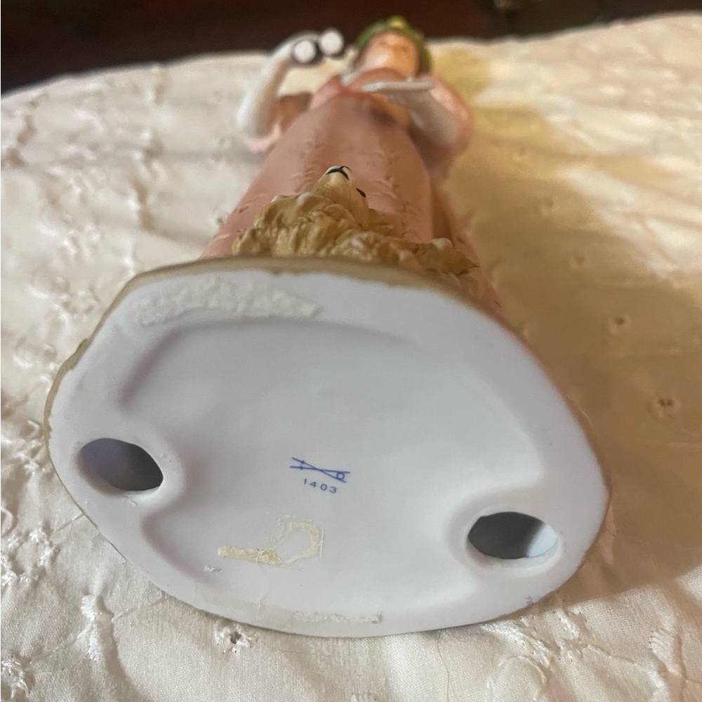 Homco Home Interiors Victorian Lady with Binoculars and Dog #1403 Vintage 8.5 in - Picture 5 of 6